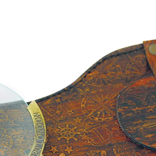 Lupe mit Lederetui – Detail der Oberfläche