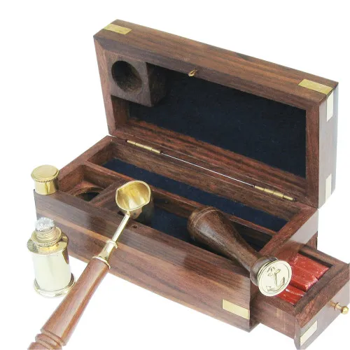 Detailansicht von Siegel-Set in Holzbox