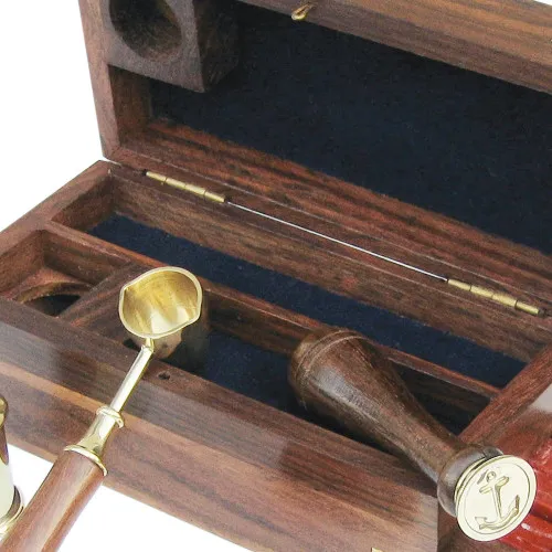 Siegel-Set in Holzbox – weitere Ansicht