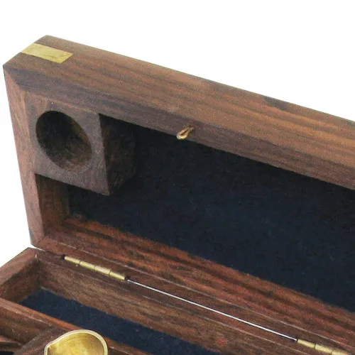 Siegel-Set in Holzbox – Detail der Oberfläche