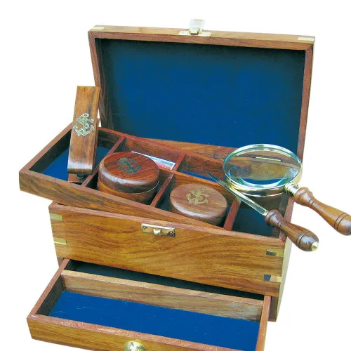 Detailansicht von Schreibtisch-Set in der Box