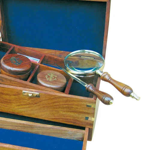 Schreibtisch-Set in der Box in Nahaufnahme