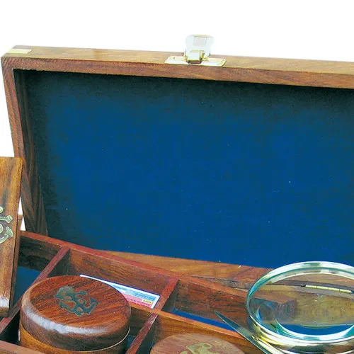Schreibtisch-Set in der Box – Detail der Oberfläche