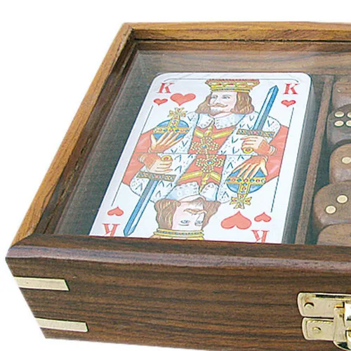 Detailansicht von Karten & Würfel in Holzbox mit Glasdeckel