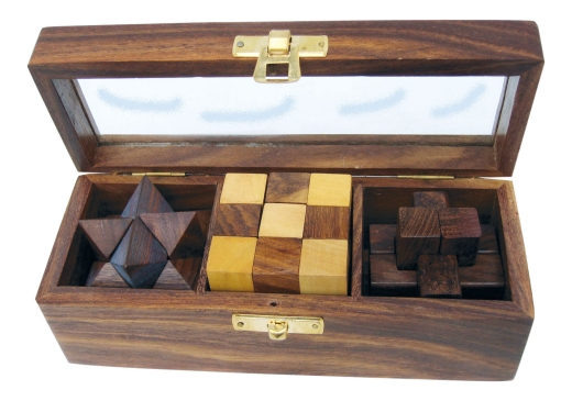 3 Knobelspiele in Holzbox mit Glasdeckel