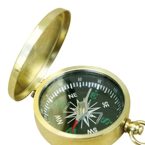 Detailansicht von Kompass mit Deckel