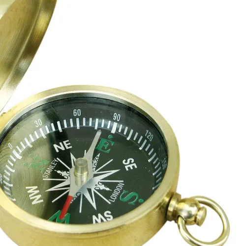 Kompass mit Deckel in Nahaufnahme