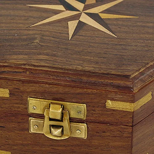 Holzbox mit Windrose-Inlay – weitere Ansicht