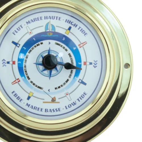 Tideuhr mit Design-Zifferblatt in Nahaufnahme