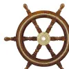 Detailansicht von Steuerrad mit Tau