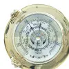 Detailansicht von Barometer im Bullauge