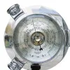 Detailansicht von Barometer im Bullauge