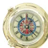 Detailansicht von Bullaugen-Uhr mit Windrosenzifferblatt