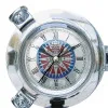 Detailansicht von Bullaugen-Uhr mit Windrosenzifferblatt