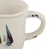 Becher mit Henkel – Boote-Design in Nahaufnahme
