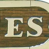 Türschild TOILETTES in Nahaufnahme