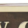 Türschild W.C. – Detail der Oberfläche