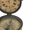 Kompass mit Uhr in Nahaufnahme