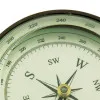 Kompass mit Ring – Detail der Oberfläche