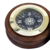 Detailansicht von Kompass mit Deckel