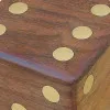 Würfel in Holzbox – Detail der Oberfläche