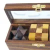 Detailansicht von 3 Knobelspiele in Holzbox mit Glasdeckel