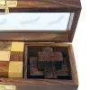 3 Knobelspiele in Holzbox mit Glasdeckel in Nahaufnahme