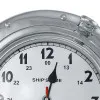 Uhr im Bullauge – Detail der Oberfläche